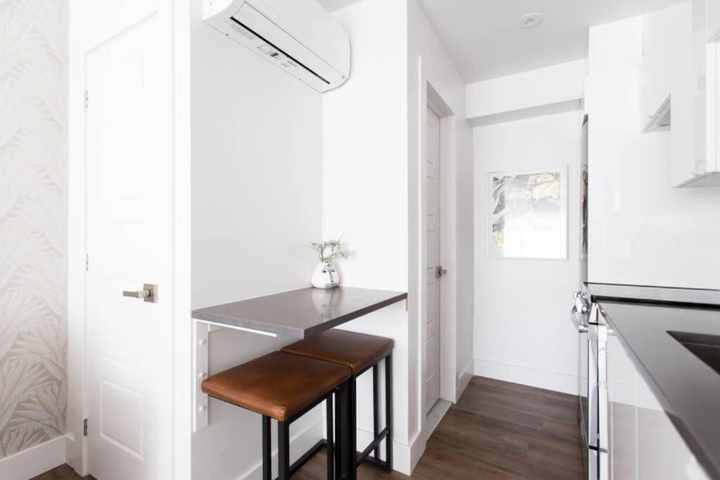 Wonderful Studio In Little Italy With Full Bath By Den Stays Montreal Exterior foto
