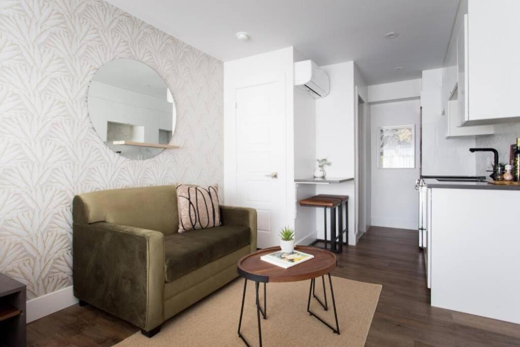Wonderful Studio In Little Italy With Full Bath By Den Stays Montreal Exterior foto