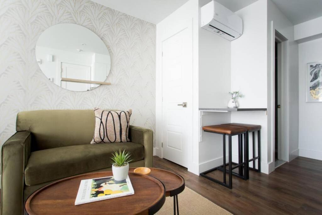 Wonderful Studio In Little Italy With Full Bath By Den Stays Montreal Exterior foto