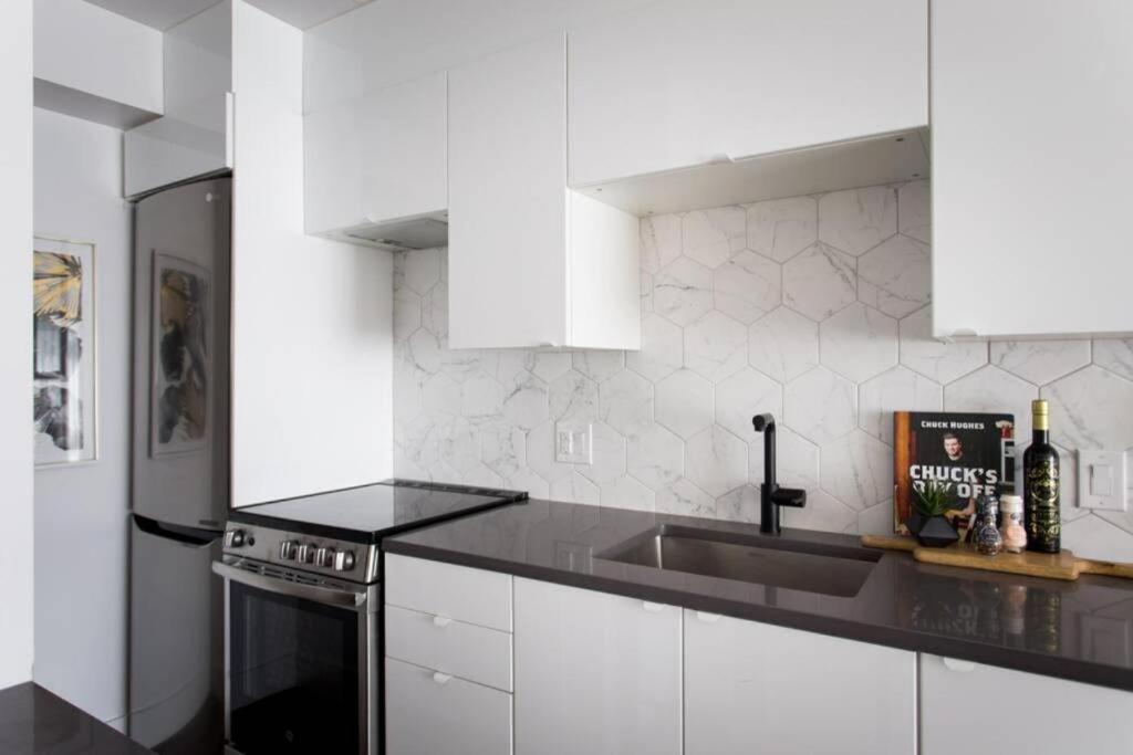 Wonderful Studio In Little Italy With Full Bath By Den Stays Montreal Exterior foto